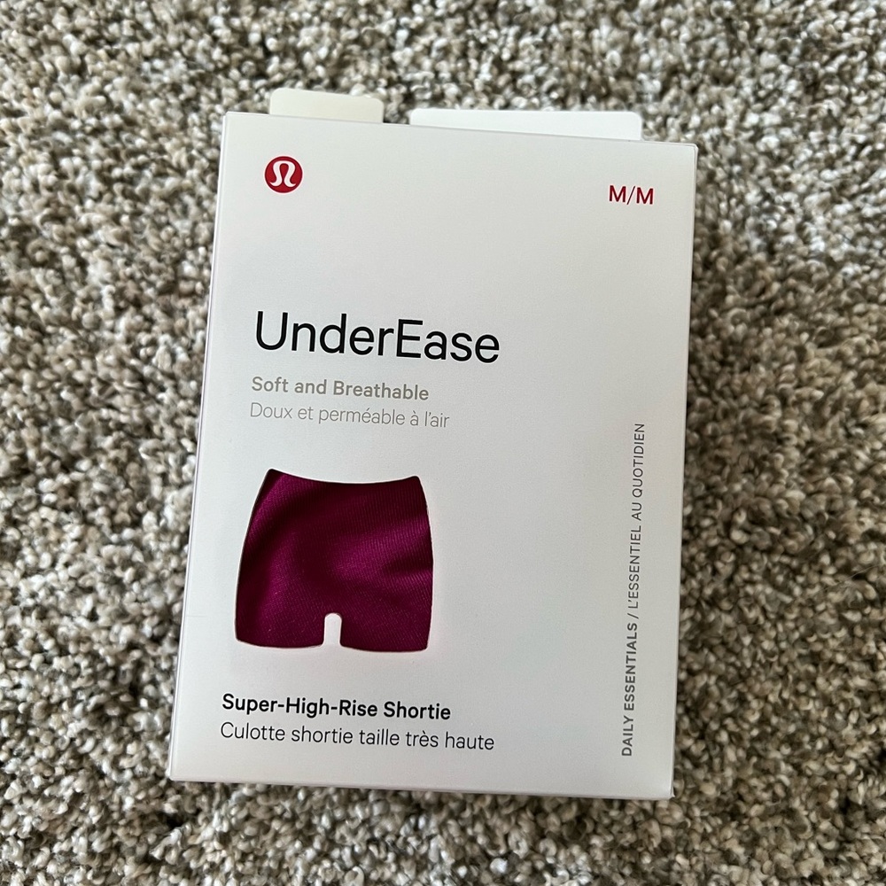 NWT Lululemon UnderEase Super High Rise Shortie M